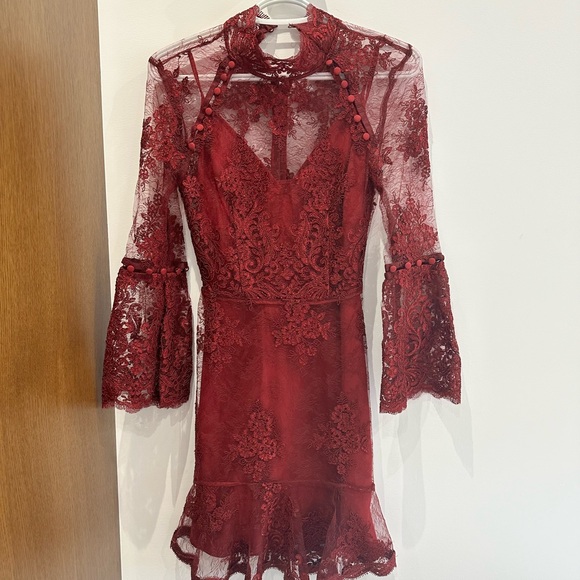 Elegant Nicholas evening dress. Silk underlay and intricate embroidered lace. - Picture 2 of 5